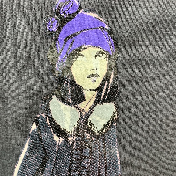 Simply Vera Wang “girl walking a dog” Shirt Sz. S - Picture 3 of 6